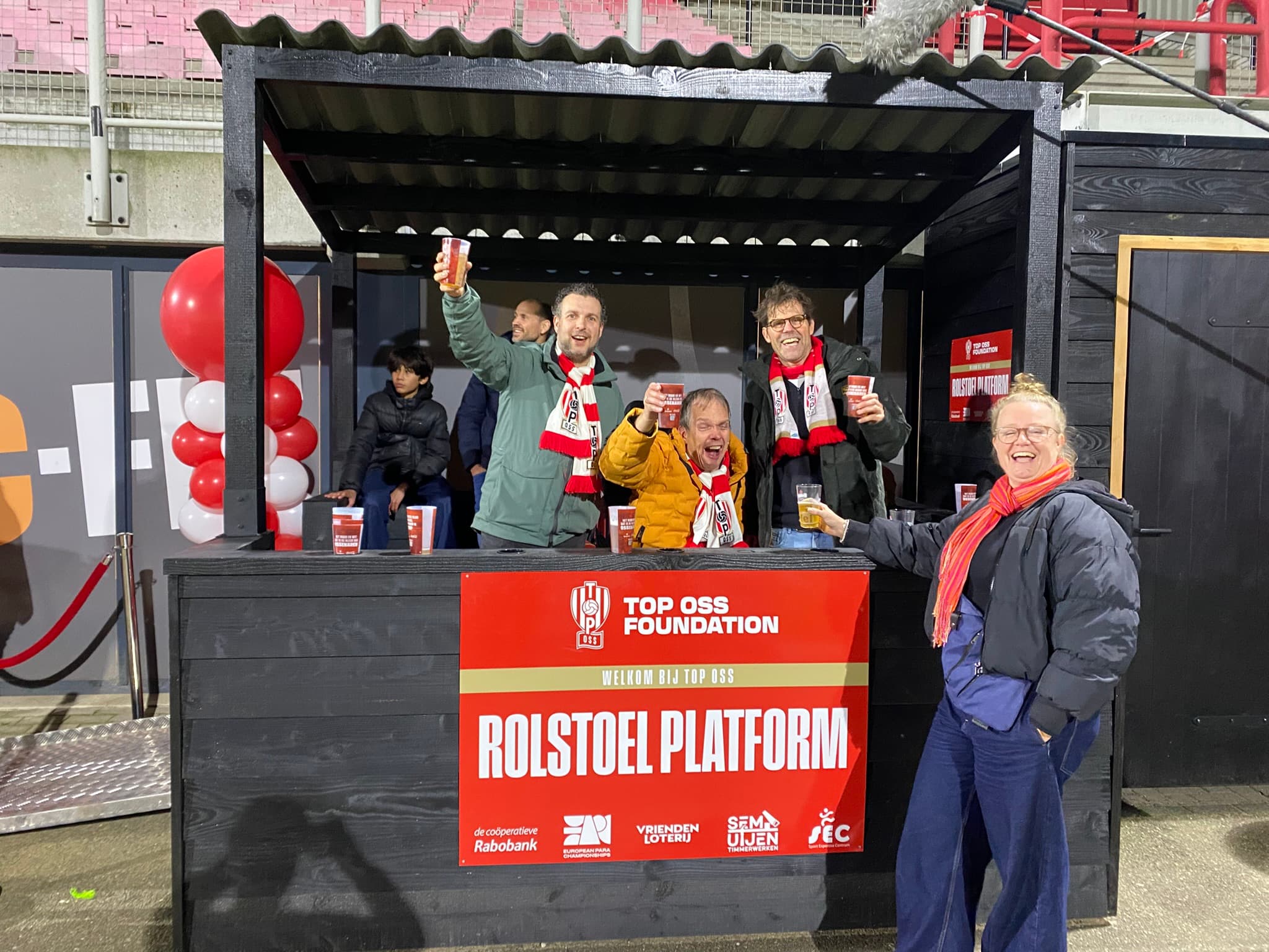 Rolstoel tribune (Top Oss), Sem Uijen Timmerwerken