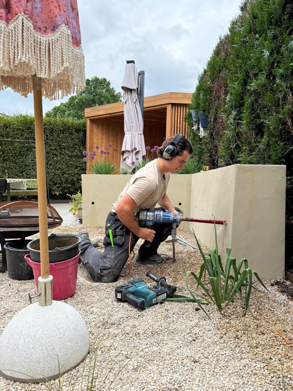 Sem Uijen Timmerwerken aan het werk met een kernboor in de regio Oss